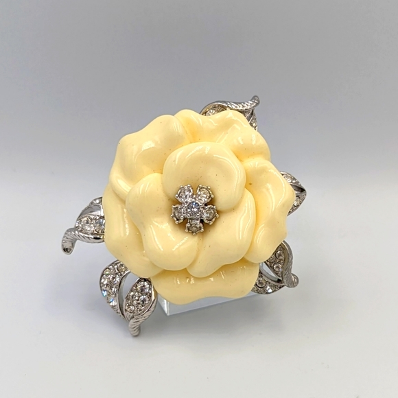 Broche Vintage Années 50 En Lucite Avec Fleurs Incrustées - Pièce Unique Et Charmante